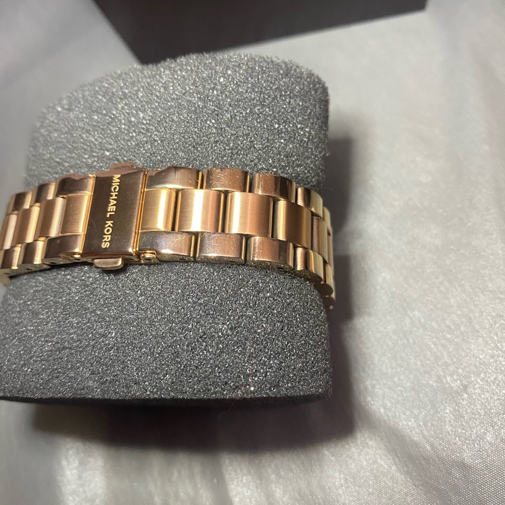 Michael Kors Women MK3334 Logo Dial Watch Rose Gold Stainless Quartz New Battery - Picture 6 of 14